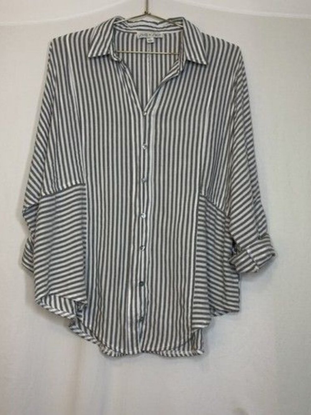 She + Sky Small Striped Gray and White 3/4 Sleeve Oversized Blouse Lightweight